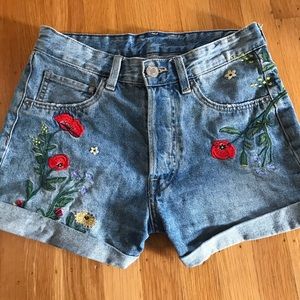 Denim flower shorts🌻